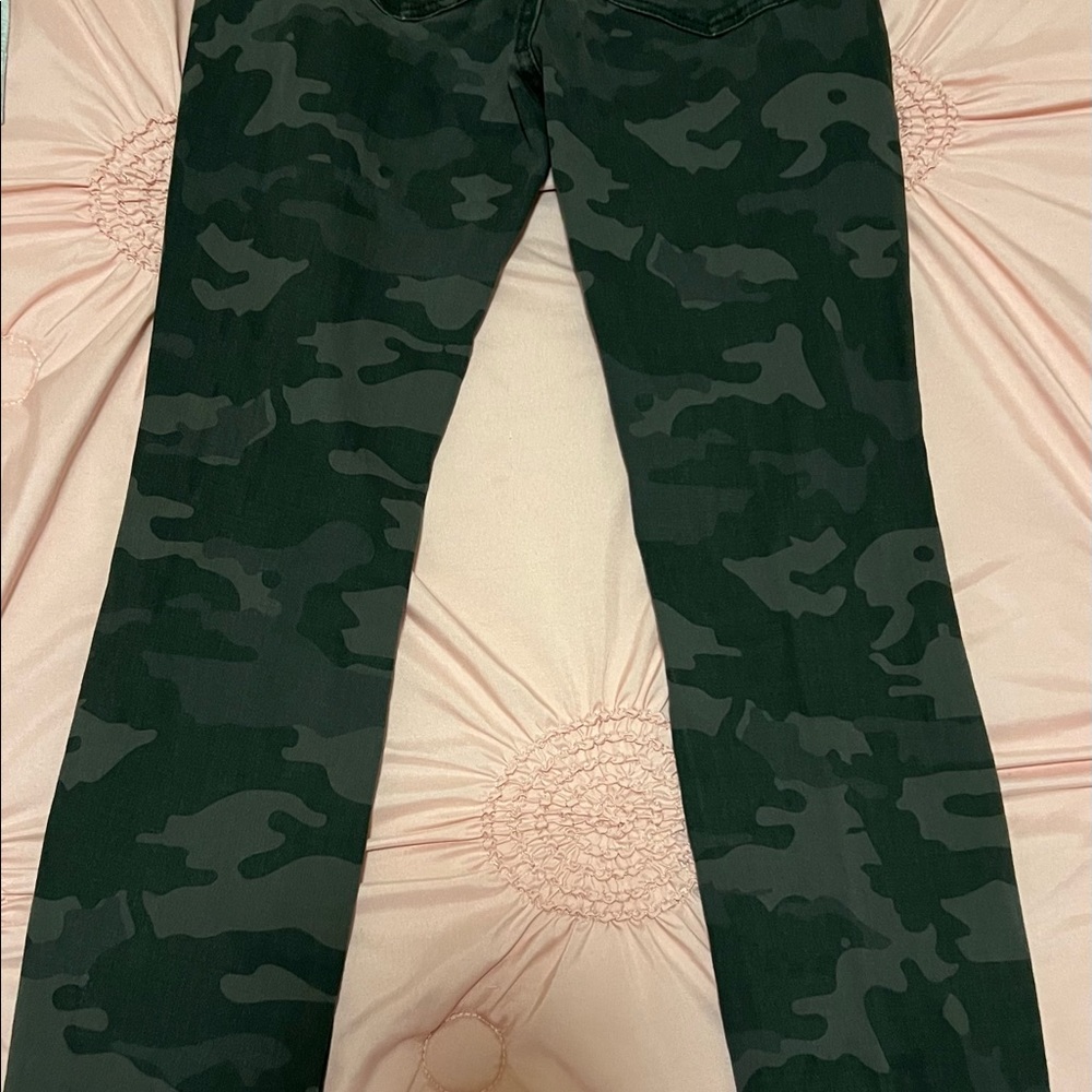 🌸A bundle of ladies jeans 👖 clothes are name brand 😊 - Picture 10 of 16